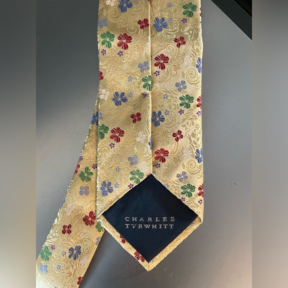 New without tags Charles Tyrwhitt floral patterned tie